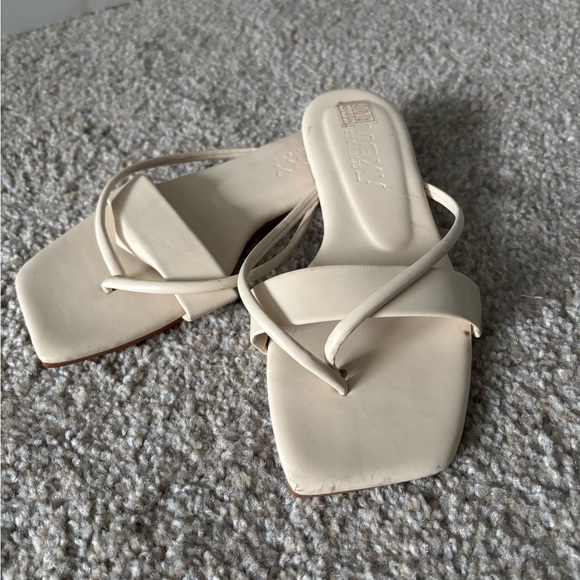 Lucky Brand Cream Sandals Minimalist Design - Picture 1 of 5